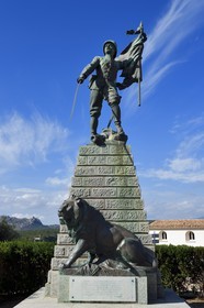 France, Corse-du-Sud (2A), Bonifacio, la Ville Haute, monument élevé à la mémoire des soldats de la Légion étrangère tombés au service de la France pendant les campagnes du sud oranais (1897 1902)