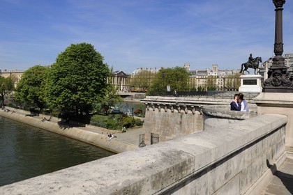 France, Paris (75), les rives de la Seine, classées Patrimoine Mondial de l'UNESCO, île de la Cité avec le square du Vert-Galant et la statue d'Henri IV sur le Pont Neuf