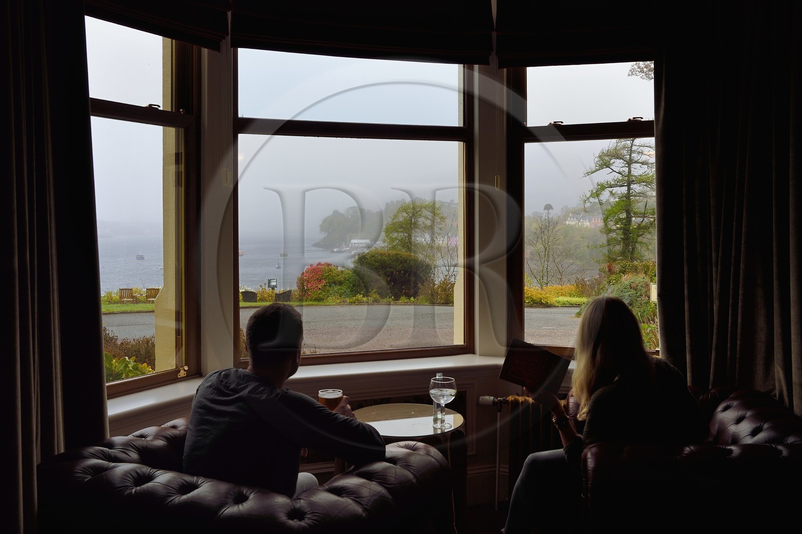 Royaume-Uni, Ecosse, région des Highlands, les Hébrides, Ile de Skye, le port de pêche de Portree vu du Cuillin Hills Hotel