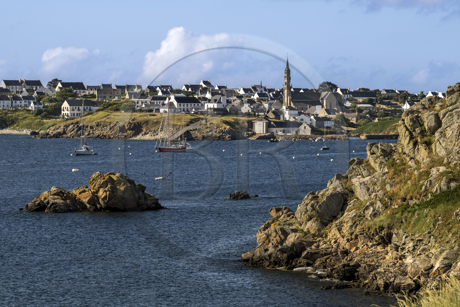 France, Finistère (29), Mer d'Iroise, Ile d'Ouessant, le bourg de Lampaul dans la Baie de Lampaul depuis Porz Goret
