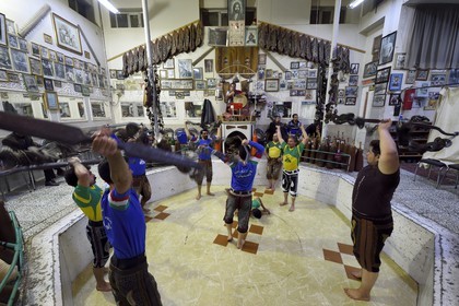 Iran, province d'Ispahan, Ispahan, maison de la force (Zurkhaneh) où est pratiqué le sport national traditionnel iranien appelé Varzesh-e Pahlavani