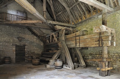 France, Côte-d'Or (21), le Château du Clos-de-Vougeot (vignoble des Côtes de Nuit), la cuverie dispose de quatre pressoirs gigantesques