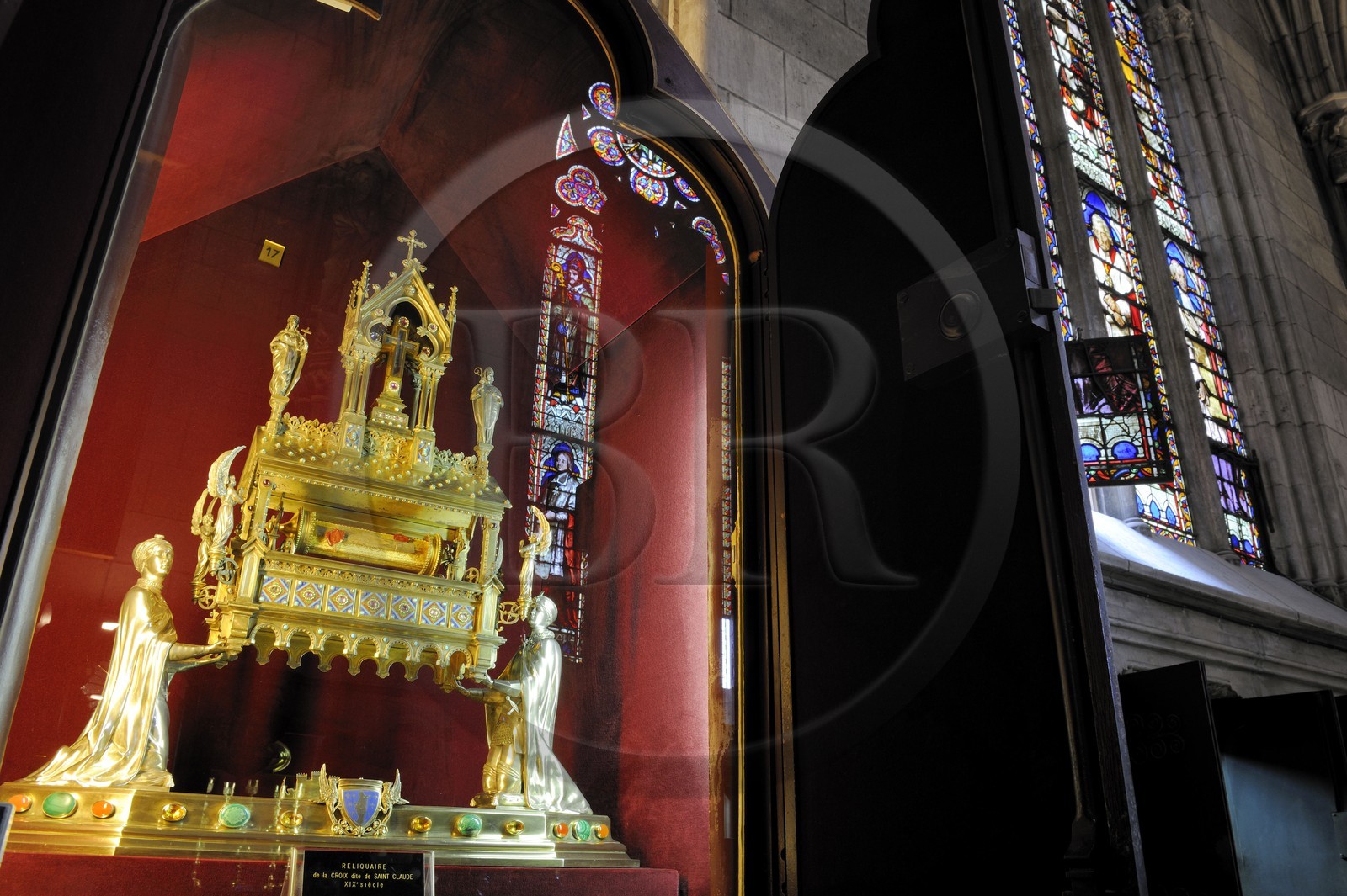 France, Paris (75), île de la Cité, la cathédrale Notre-Dame-de-Paris, la sacristie du chapitre et salle du Trésor, reliquaire de la croix dite de Sainte-Claude 19ème siècle