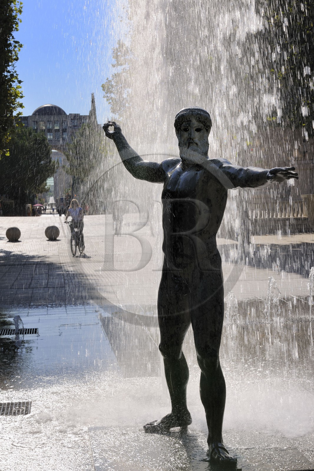 France, Hérault (34), Montpellier, quartier Antigone de l'architecte Ricardo Bofill, la fontaine de la place du Nombre d'Or