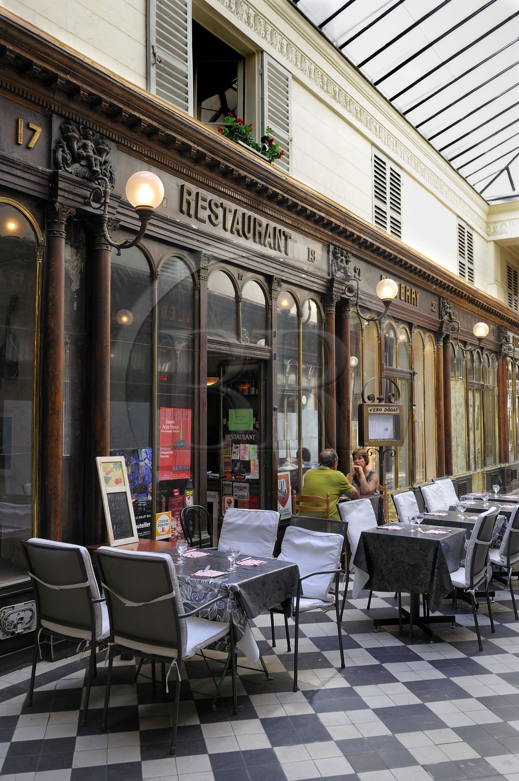 France, Paris (75), Galerie Vero-Dodat entre la rue Jean-Jacques-Rousseau et la rue du Bouloi, restaurant Le Vero-Dodat