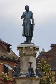 France, Haut-Rhin (68), Colmar, place des Six-Montagnes-Noires, la fontaine Roesselmann par Auguste Bartholdi inaugurée en 1854