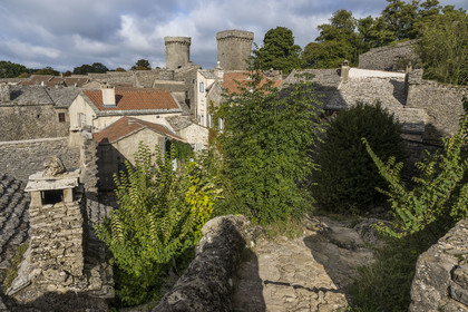 France, Aveyron (12), Causses et les Cévennes, paysage culturel de l'agro-pastoralisme méditerranéen, classés Patrimoine Mondial de l'UNESCO, La Couvertoirade, labellisé Les Plus Beaux Villages de France, village fortifié sur le plateau du Larzac