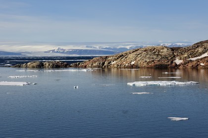 Groenland, cote Nord-Ouest, Smith sound au nord de la baie de Baffin, Inglefield Land, site de Etah dans le Foulke fjord, campement inuit aujourd'hui abandonné qui servit de base à plusieurs expéditions polaires