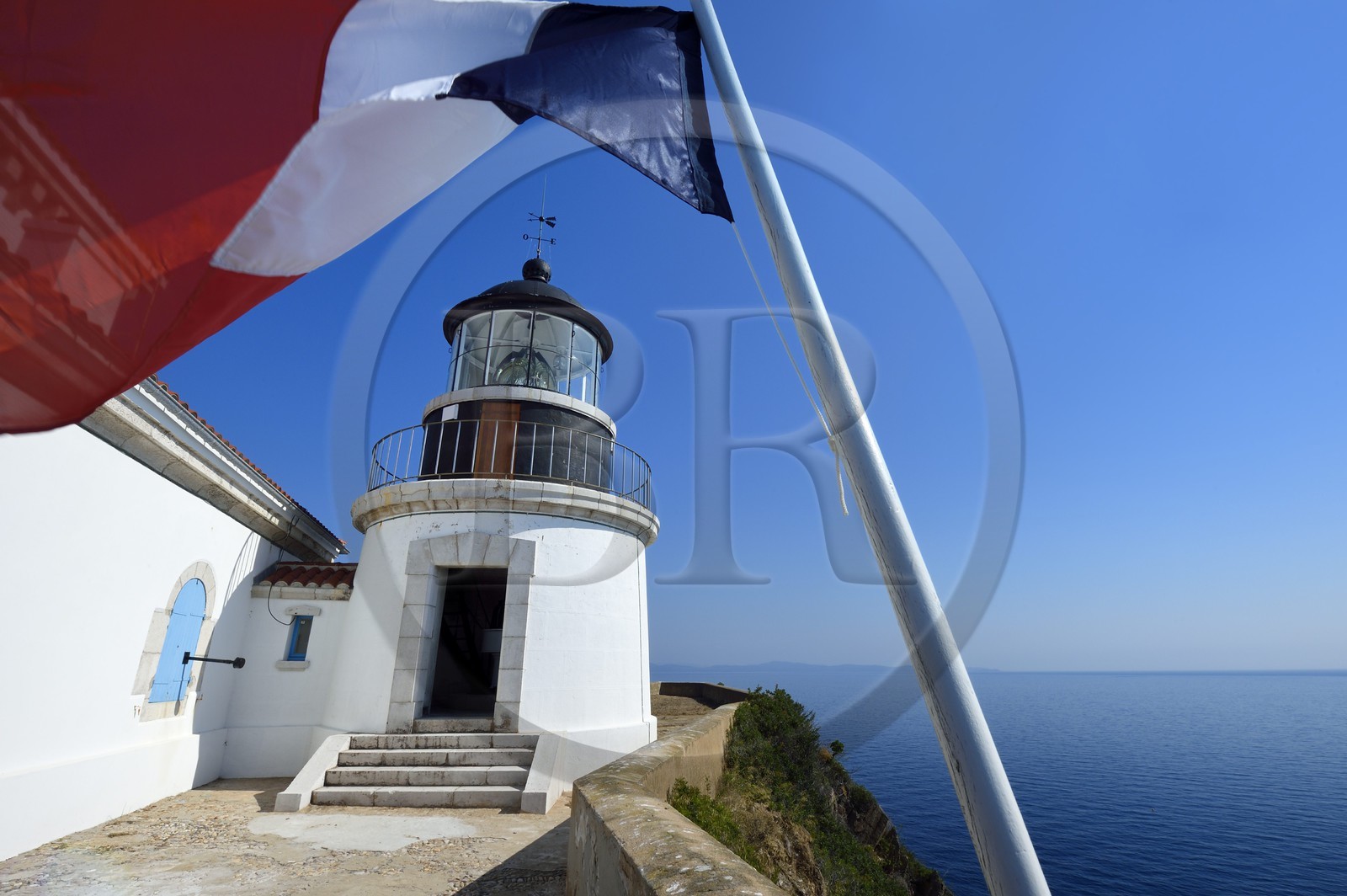 France, Var (83), Iles d'Hyères, Parc national de Port Cros, Ile du Levant, zone militaire, le phare du Titan au Cap du Pauvre Louis