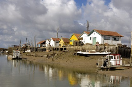 France, Charente-Maritime (17), Ile d'Oléron, le chenal d'Ors, port ostréicole