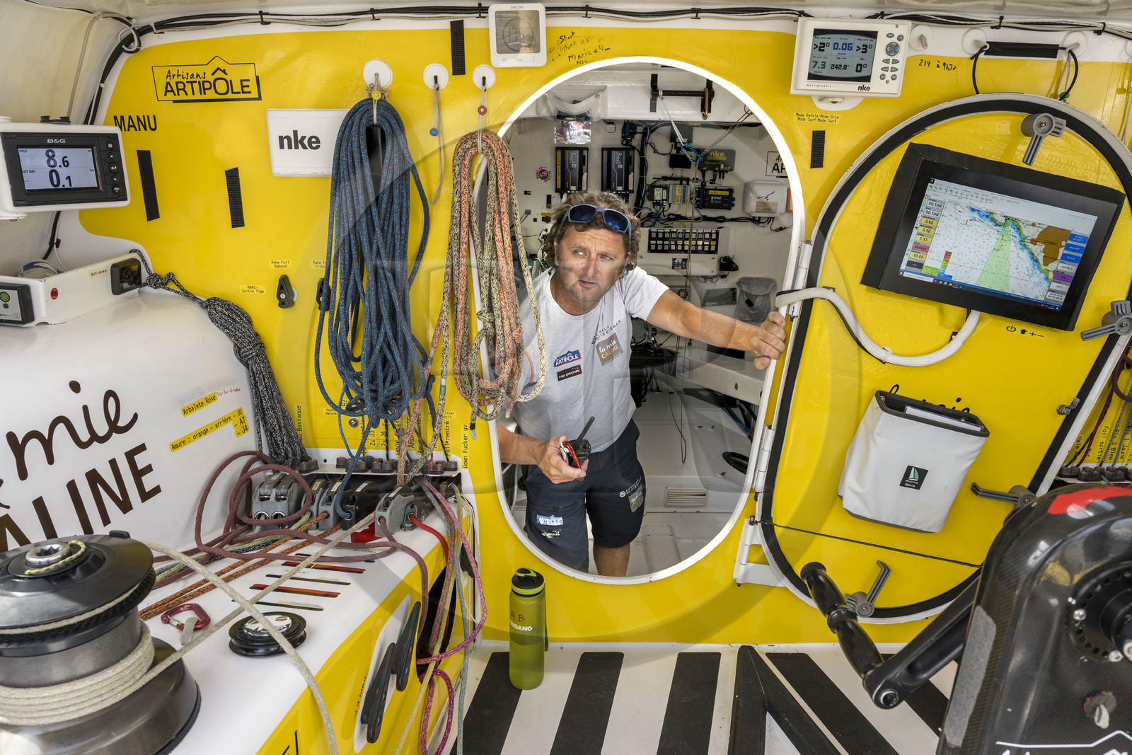 France, Vendée (85), Les-Sables-d'Olonne, Port Olona, ponton des voiliers du Vendée Globe, le skipper Arnaud Boissière du voilier monocoque de 60 pieds IMOCA La Mie Caline