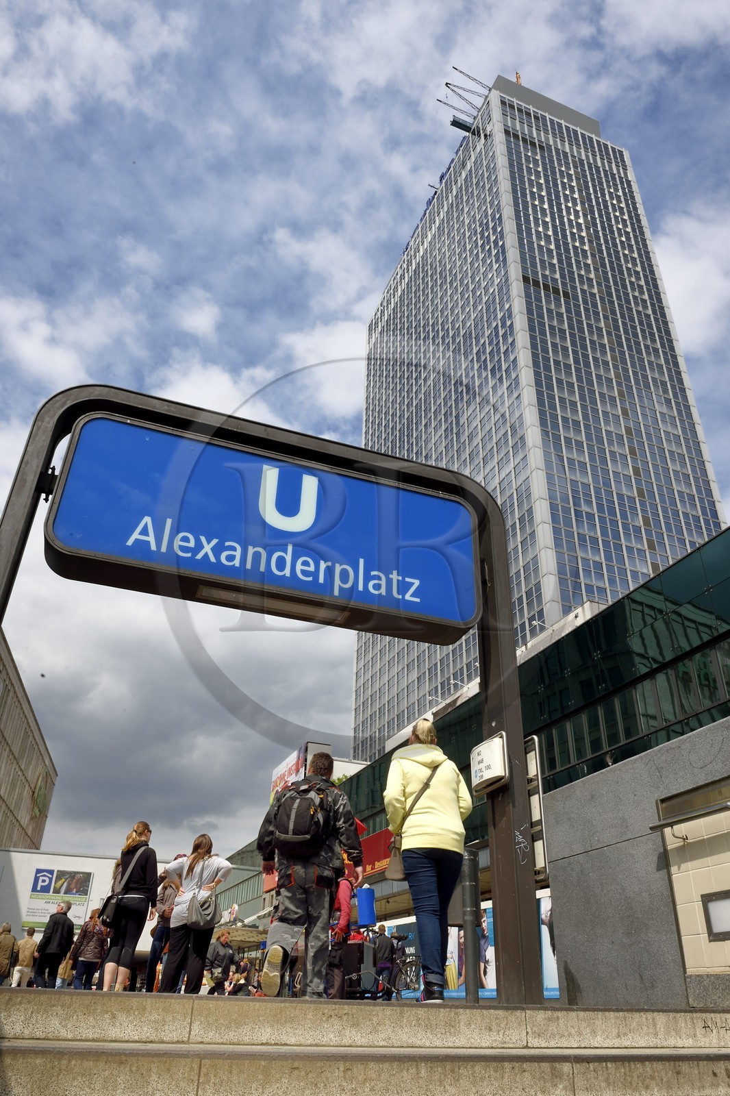 Allemagne, Berlin, Berlin-Mitte, U Bahn, sortie de la station de métro Alexanderplatz