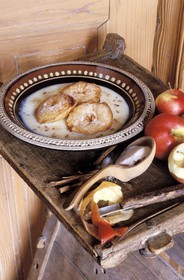 Suisse, région de Bern (Oberland Bernois), Interlaken, Oberland Bernois, cuisine traditionnelle, beignets de pomme