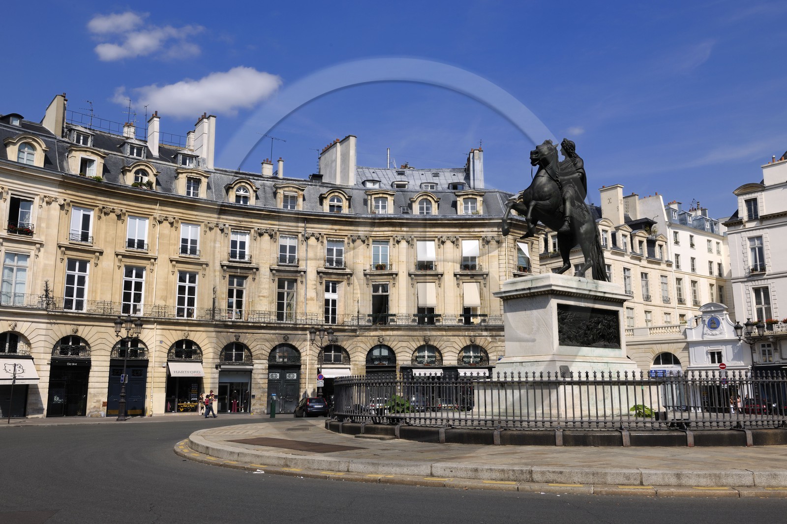 France, Paris (75), la place des victoires, statue équestre de Louis XIV