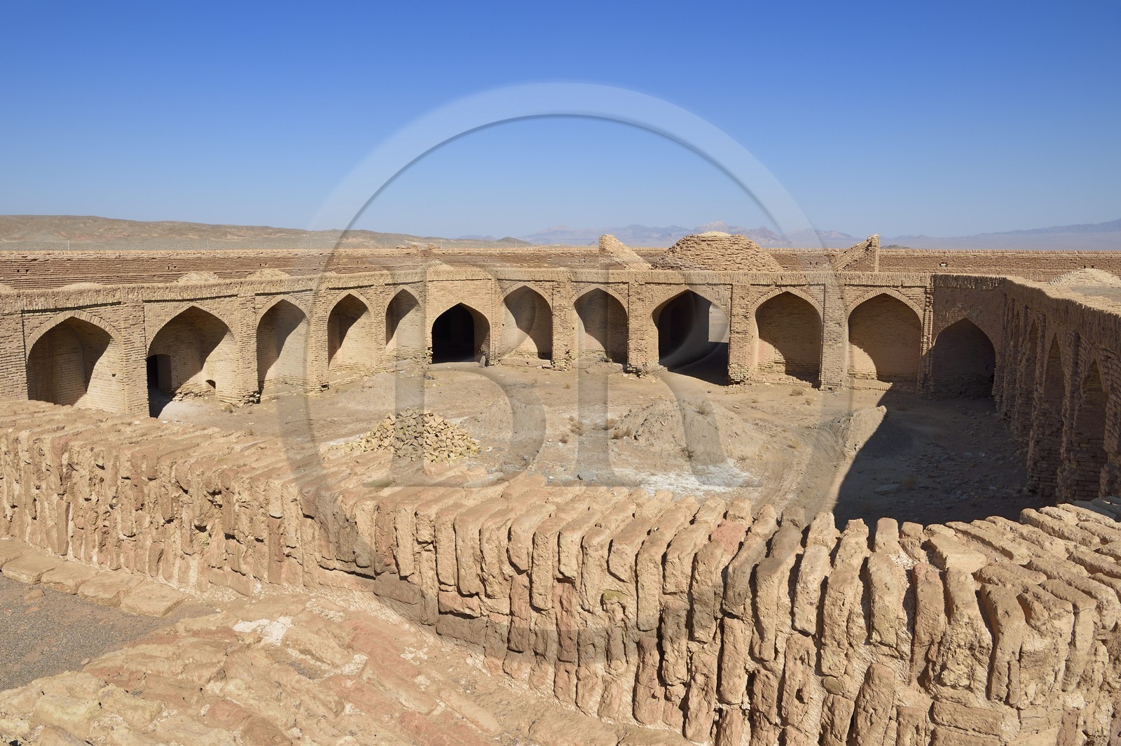 Iran, Province de Yazd, désert du Dasht-e Kavir, caravanserail de Saqand