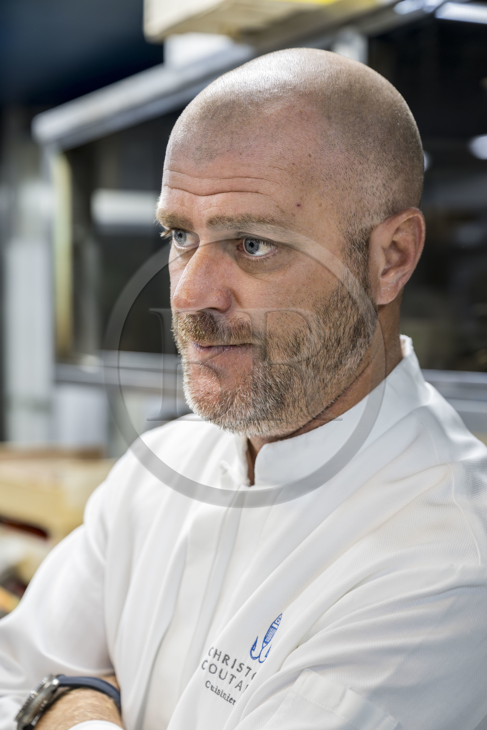 France, Charente-Maritime (17), La Rochelle, le chef étoilé Christopher Coutanceau dans les cuisines de son restaurant gastronomique 2 étoiles Michelin