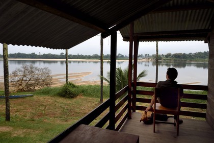 Gabon, Province du Moyen-Ogooué, Lambaréné, l'ancien Hopital Albert Schweitzer et le fleuve Ogooué, l'ancienne Case Blanche pour les malades européens