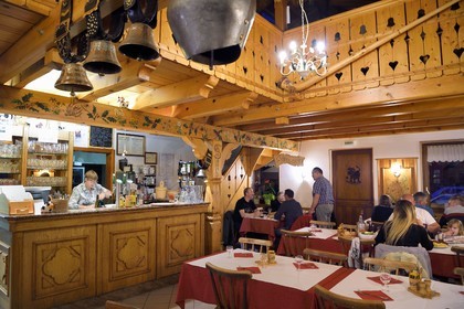 France, Haut-Rhin (68), Kruth, la salle de restaurant de la ferme auberge marcaire du Schafert