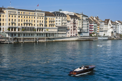 Suisse, Bâle, l'hotel de luxe Les Trois Rois sur la rive gauche du Rhin