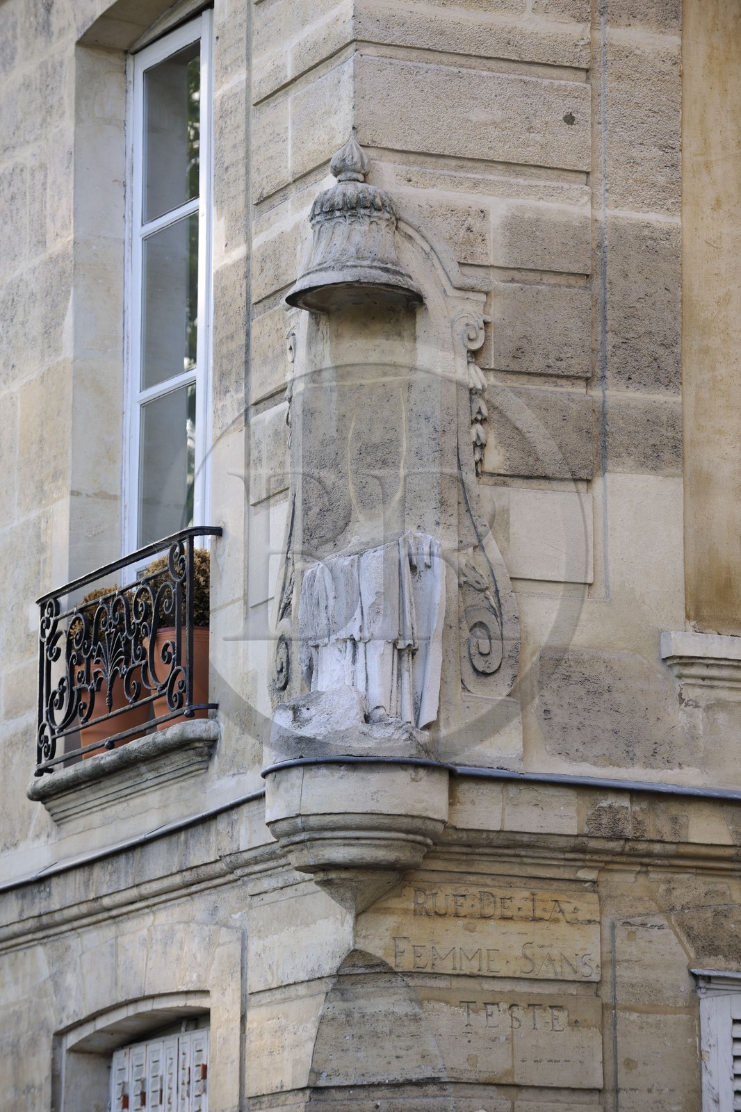 France, Paris (75), île Saint Louis, rue de la Femme sans Tête à l'angle du quai Bourbon