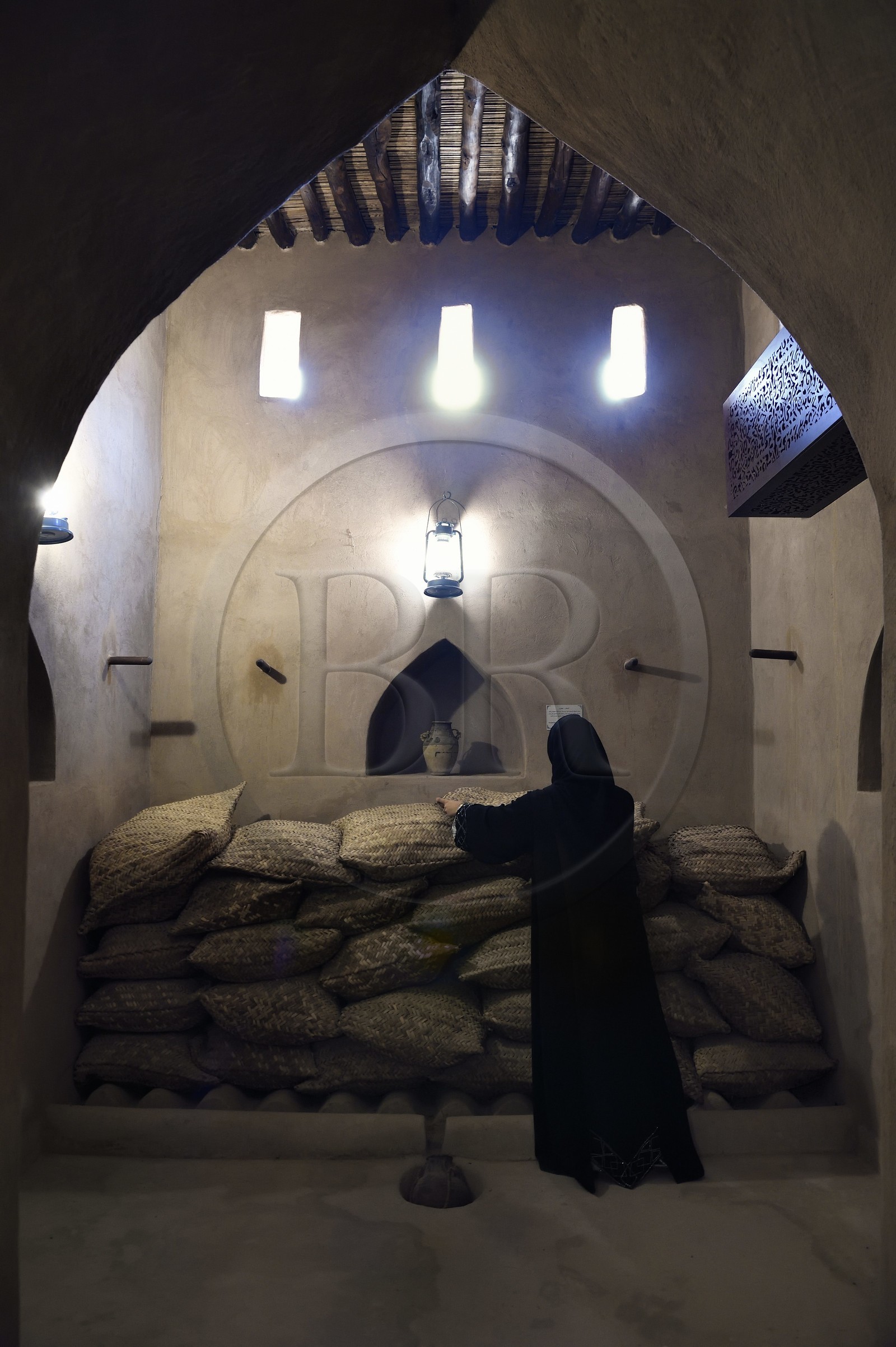 Sultanat d'Oman, gouvernorat de Al-Batina, Afi, Al Ghasham Museum House, une maison fortifiée en briques crues qui a accueilli la royauté à deux reprises au cours de ses 200 ans d'histoire, pièce de stockage