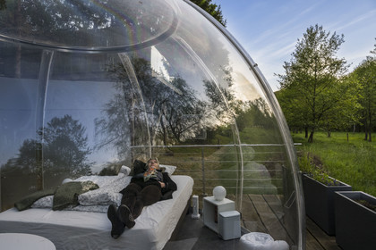 France, Moselle (57), Parc régional des Vosges du nord, Siersthal – Holbach près de Bitche, chambres d'Hôtes la Grange d’Hélène, la bulle rigide