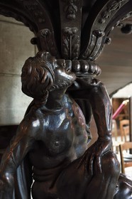 France, Dordogne (24), Périgord Blanc, Périgueux, Cathédrale Saint-Front étape sur le chemin de Saint-Jacques-de-Compostelle site classé Patrimoine Mondial de l'UNESCO, détail de la chaire du XVIIème siècle soutenue par Hercule