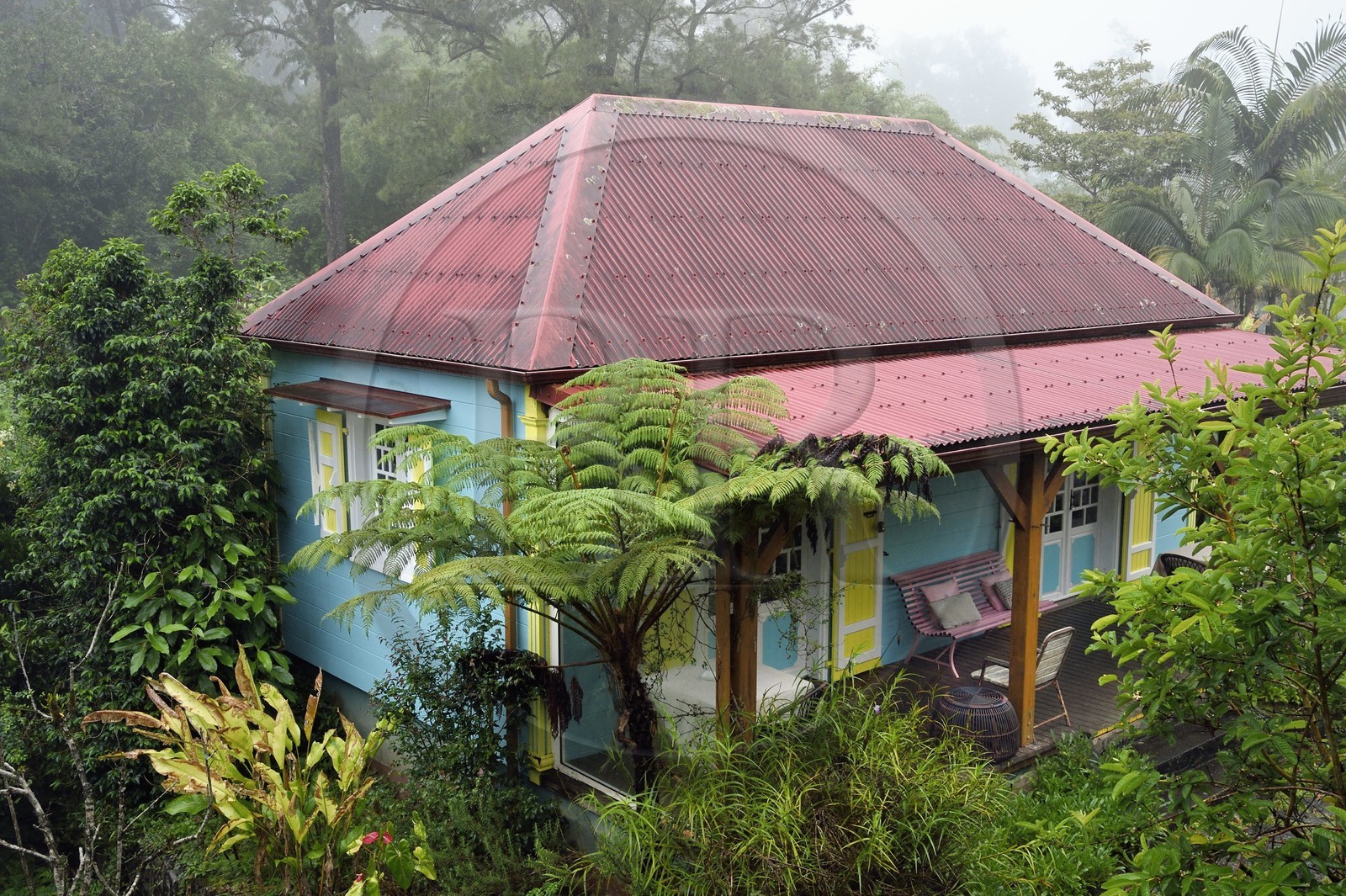 France, Ile de la Reunion, Cirque de Salazie, classé Patrimoine Mondial de l'UNESCO, Hell-Bourg, labellisé les Plus Beaux Villages de France, une des cases de l'hotel Les Jardins d'Héva