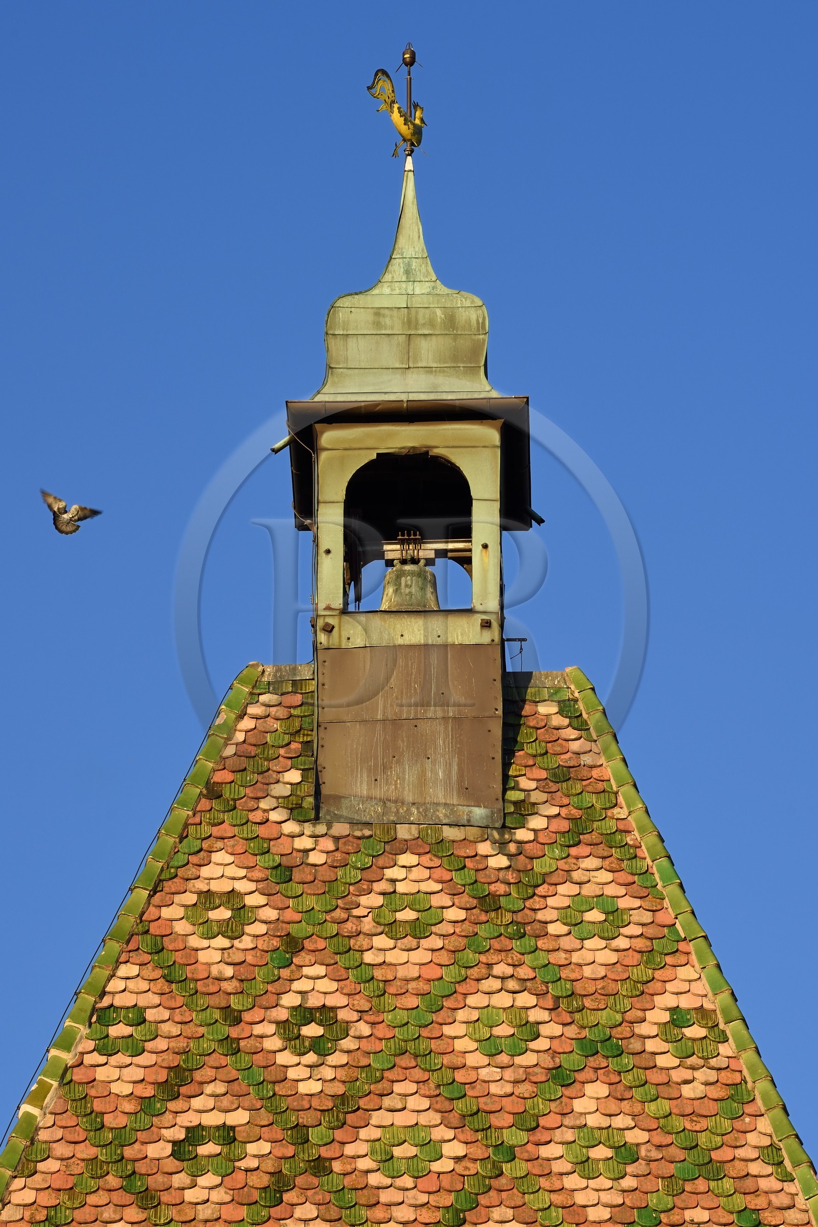France, Haut-Rhin (68), Route des vins d'Alsace, Bergheim, toit de tuiles vernissées de la porte haute datant du XIVème siècle