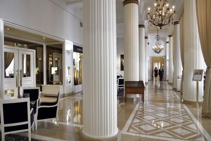 France, Alpes-Maritimes (06), Cannes, le palace du Carlton sur le boulevard de la Croisette