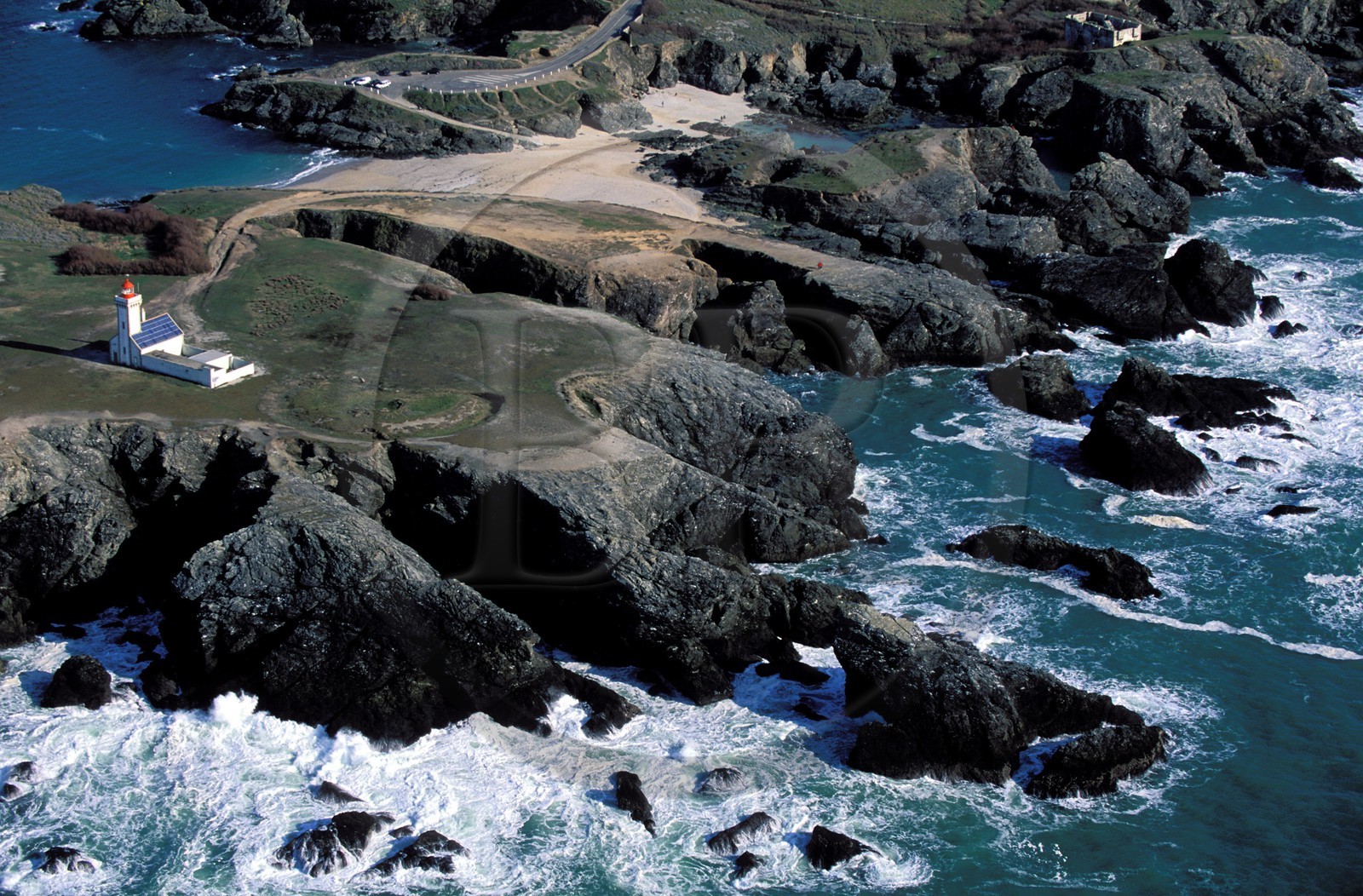 France, Morbihan (56), Belle-île, la Pointe des poulains et de son phare au nord ouest de l' île (vue aérienne)