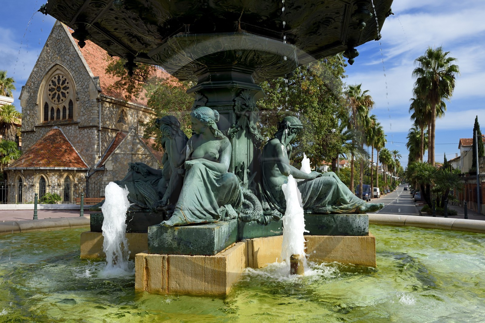 France, Var (83), Hyères, la fontaine Godillot et l'église anglicane en arrière plan