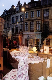 France, Nord (59), Lille, vitrine de magasin dans la vieille ville