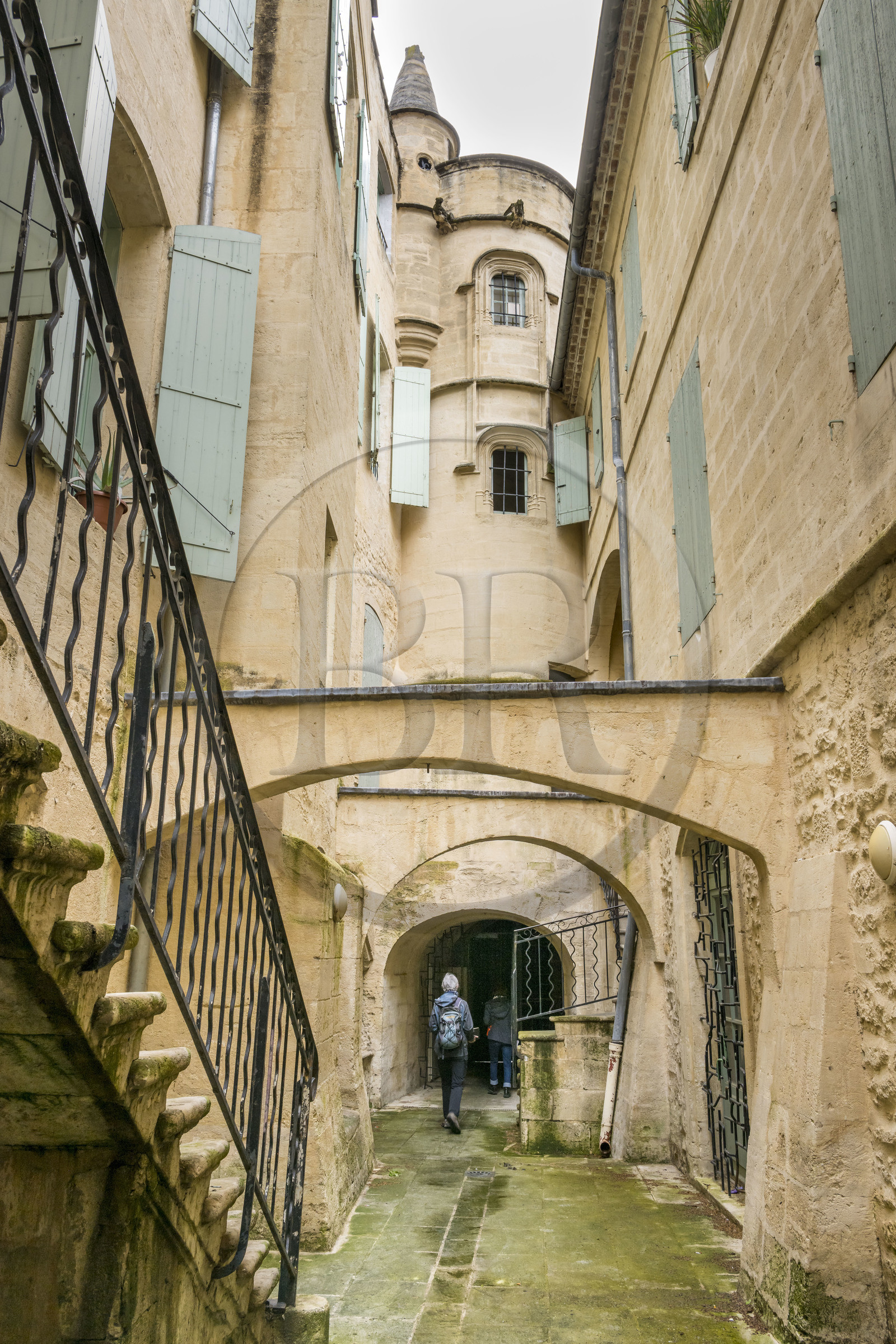 France (30), Gard, Beaucaire, cour intérieure de l'Hotel Dulong du début du XVIe siècle dans l'ancienne rue des Couvertes