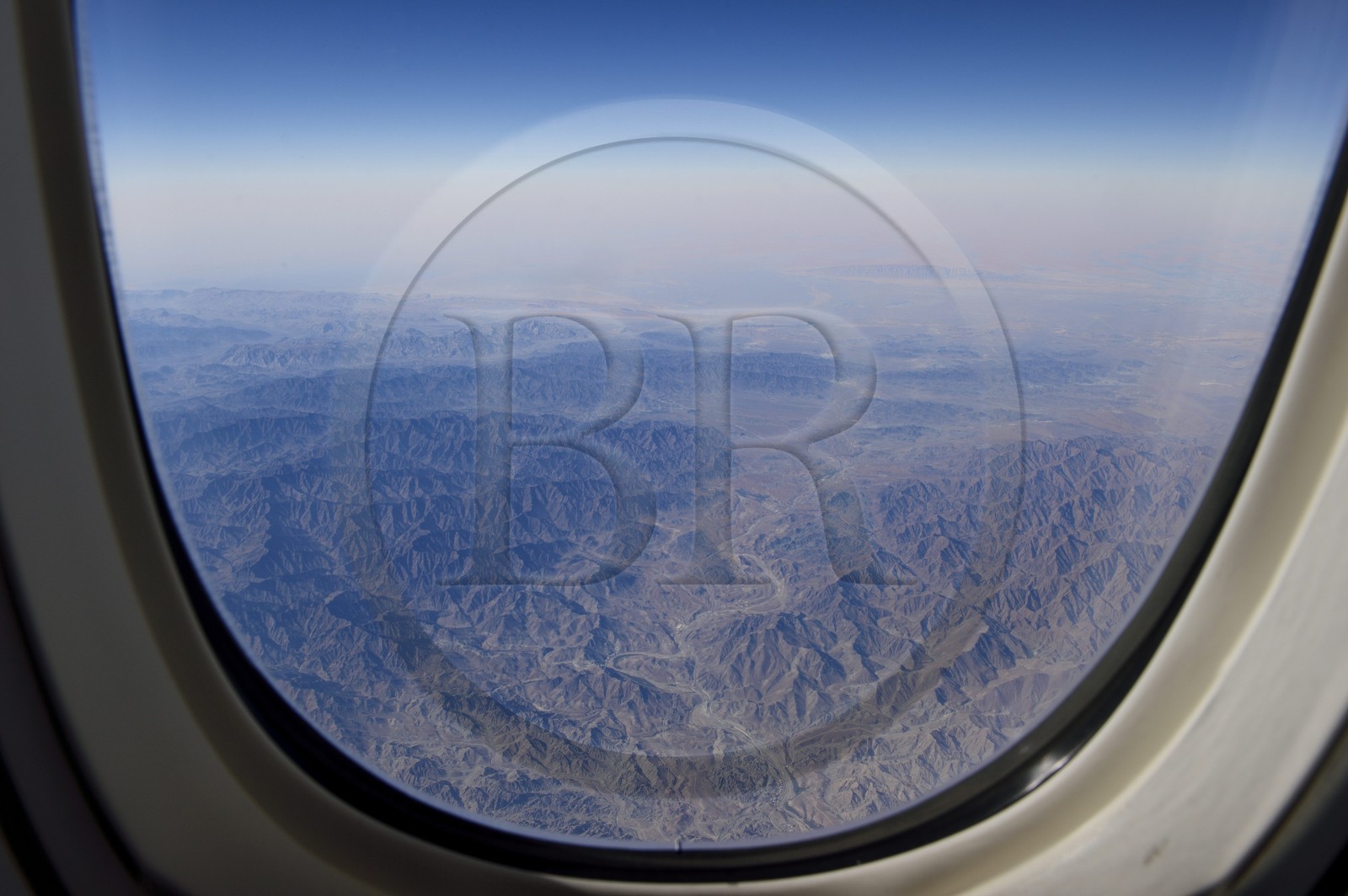 Emirats Arabes Unis, montagne du sud du Ras al-Khaimah à la frontière d'Oman (vue aérienne)