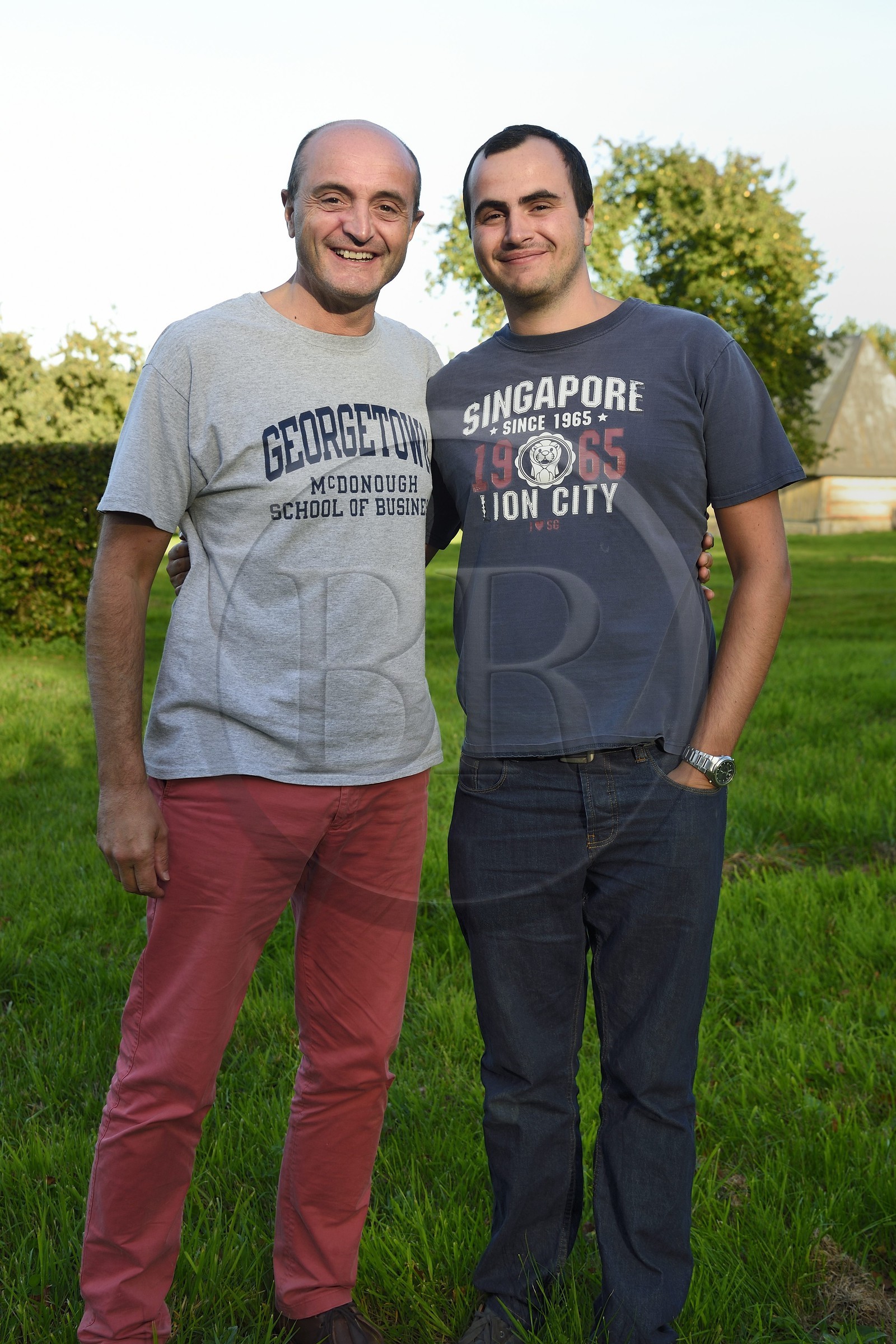 France, Seine-Maritime (76), Pays de Caux, Harcanville, Rodophe Andrieu d'Iray propriétaire du clos masure La Bataille et son fils