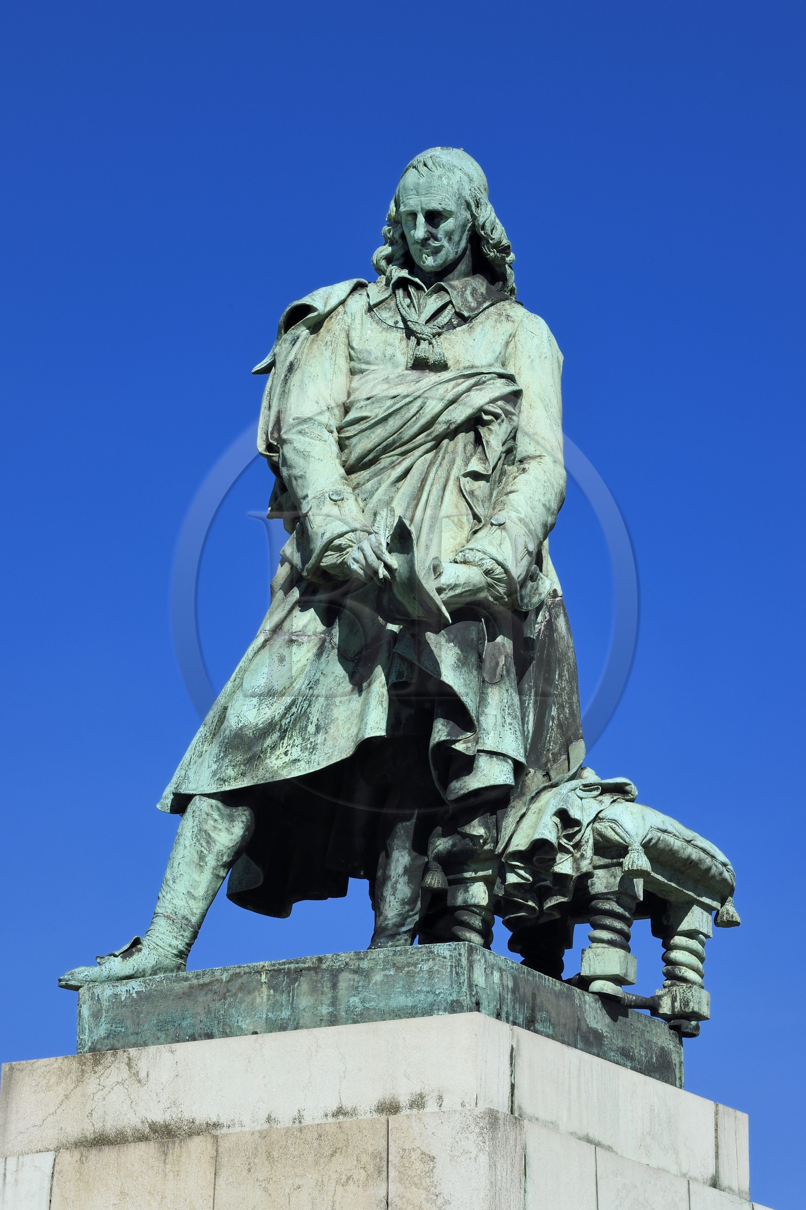 France, Seine-Maritime (76), Rouen, statue de Pierre Corneille devant le Théatre des Arts