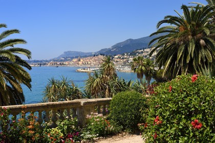 France, Alpes-Maritimes (06), Menton depuis le jardin de Maria Serena dans le quartier de Garavan