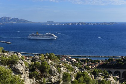 France, Bouches-du-Rhône (13), Marseille, 16e arrondissement, le Frioul depuis l'Estaque
