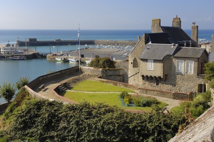 France, Manche (50), Granville, le port depuis les anciens remparts