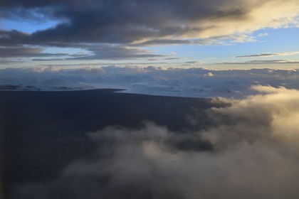 Norvège, Svalbard, Spitzberg, Longyearbyen, l'Isfjord (vue aérienne)