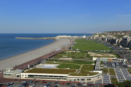 France, Seine-Maritime, Dieppe, the seafront promenade along the boulevard de Verdun and the large pebble beach