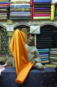 Egypt, Upper Egypt, Nile Valley, Luxor, the new souk, fabrics merchant