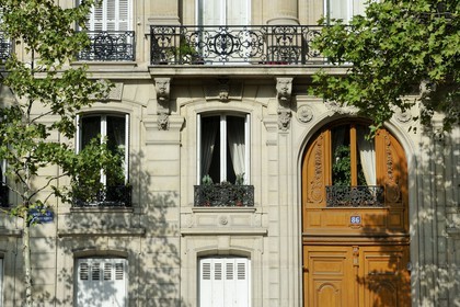 France, Paris (75), immeuble haussmannien de première classe au n° 84-88 boulevard Malesherbes, detail de la facade