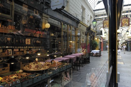 France, Paris (75), Passage des Panoramas, vitrine de la boutique Tombées de Camion