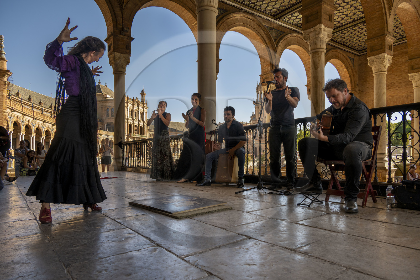 Spain, Andalusia, Sevilla, Parque de Maria Luisa, Plaza de Espana (Spain Square) built by the architect Anibal Gonzalez for the Ibero-American Exposition of 1929, flamenco dance show
