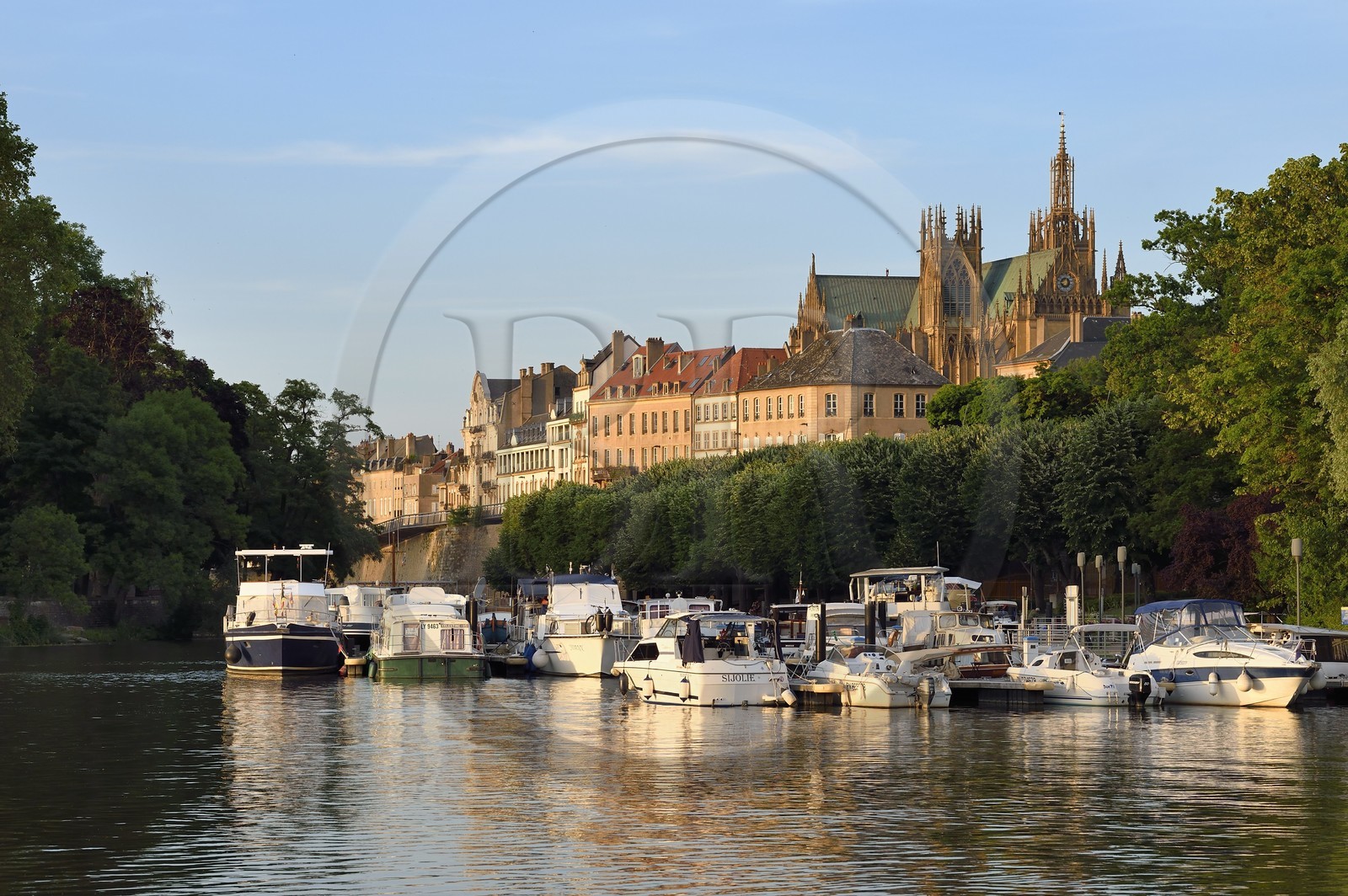 France, Moselle, Metz, Regates garden, small marina on the Moselle river and the Saint-Etienne cathedral in the background
