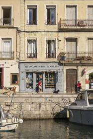 France, Hérault (34), Sète, Canal royal, quincaillerie à l'ancienne sur le quai Charles Lemaresquier dans le Cadre royal