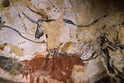 France, Dordogne (24), Périgord Noir, vallée de la Vezère, Montignac-sur-Vézère, Grotte de Lascaux II, reconstitution du site préhistorique et grotte ornée classés Patrimoine Mondial de l'UNESCO, Aurochs