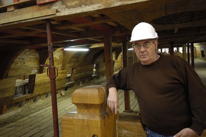 France, Charente-Maritime (17), Rochefort, le quartier de l'Arsenal, chantier de l'Hermione, le chef charpentier Jacques Haie